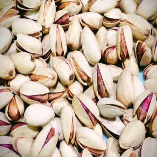 प्राकृतिक स्वादिष्ट और कुरकुरे बादामी सेमी लॉन्ग पिस्ता नट्स