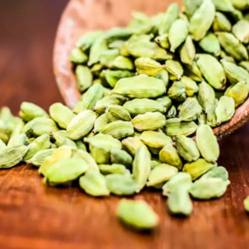 Amazing Aroma Healthy and Natural Dried Green Cardamom Packed In Plastic Bag