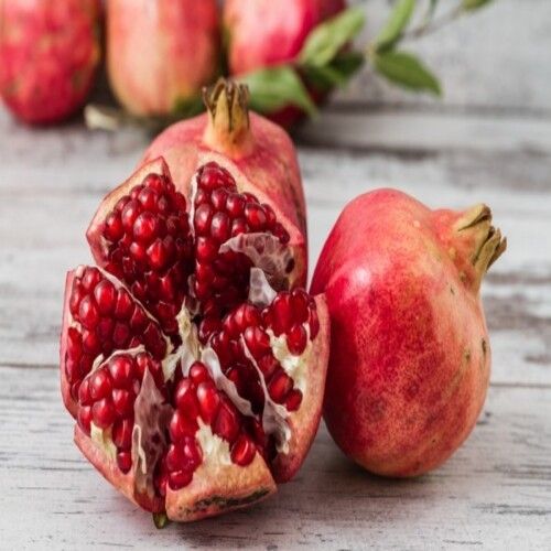 Round & Oval Bore Free No Artificial Flavour Organic Fresh Red Pomegranate