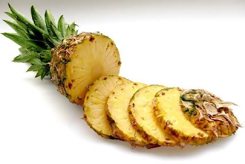 Juicy Healthy Sweet Natural Fresh Pineapple Packed in Carton Box
