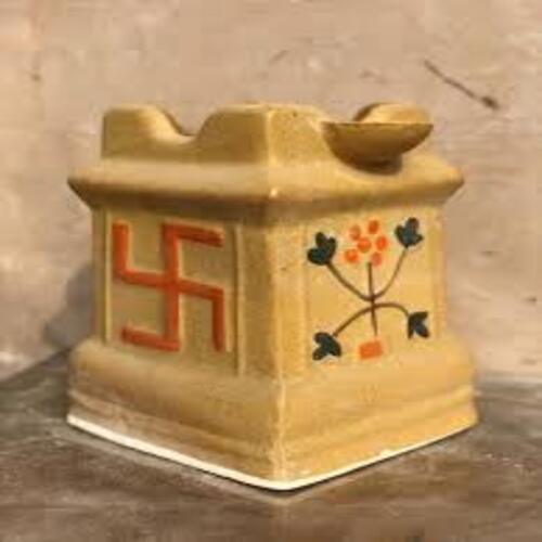 पेंटेड स्वस्तिक डिज़ाइन आउटडोर सिरेमिक प्लांटर 230 ग्राम