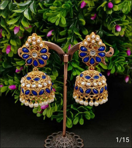 Buy quality 22 carat gold ladies earrings RHLE918 in Ahmedabad