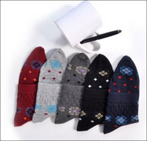 स्किन एंटी रिंकल लेडीज़ प्रिंटेड स्ट्रेचेबल सॉक्स