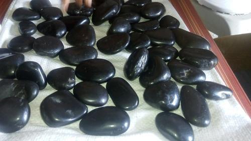 Black Polished Pebbles with Aesthetic Look