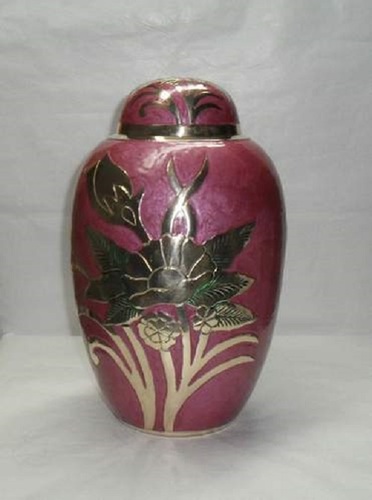 विभिन्न रंगों में उपलब्ध हैं गुलाबी और सुनहरा पीतल का अंतिम संस्कार कलश