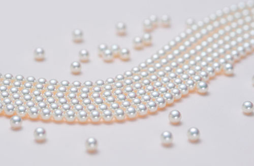 Pure White Polished Pearls Used In Necklace