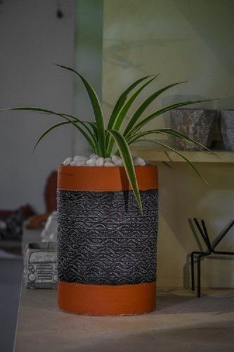 Various Colors Are Available Round Shape Designed Cylinder Pot