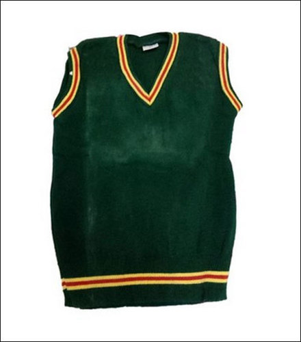 ब्लैक V नेक स्लीवलेस वूलन स्वेटर