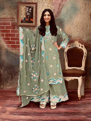 फैंसी डिज़ाइन एम्ब्रॉयडरी और सीक्वेंस वर्क टॉप और पलाज़ो