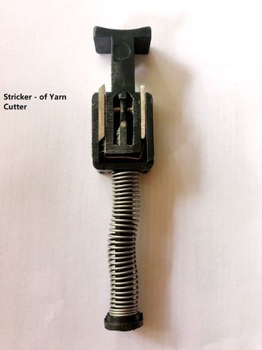 Yarn Cutter For Cutting And Holding Yarn