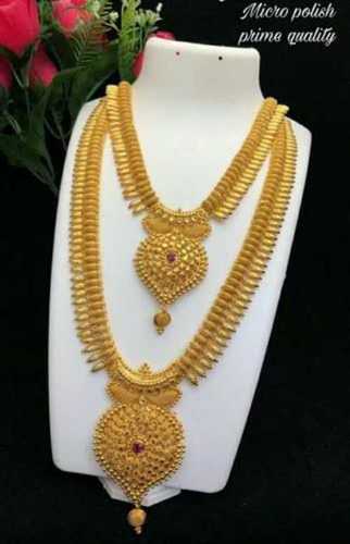 Gold Plated Artificial Necklace Set  Gender: Women