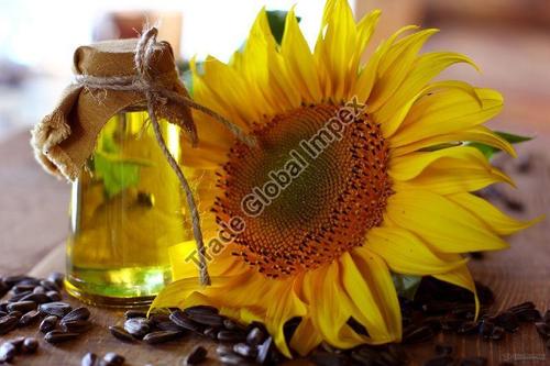 Sunflower Oil, Optimum Quality, Fresh And Natural, High In Protein, Highly Effective, Complete Purity, Nice Composition, Hygienically Safe To Consume, Yellow Color, Edible Oil