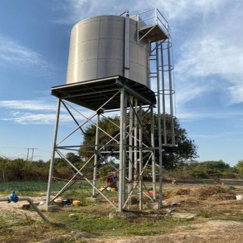 Metalic Silver Color Round Shaped Industrial Overhead Storage Tank