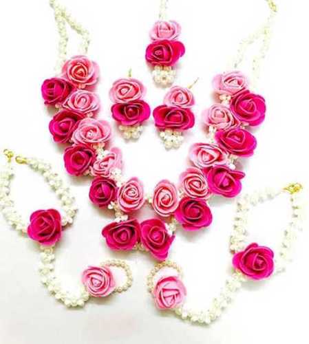 White Hand Made Flower Necklace