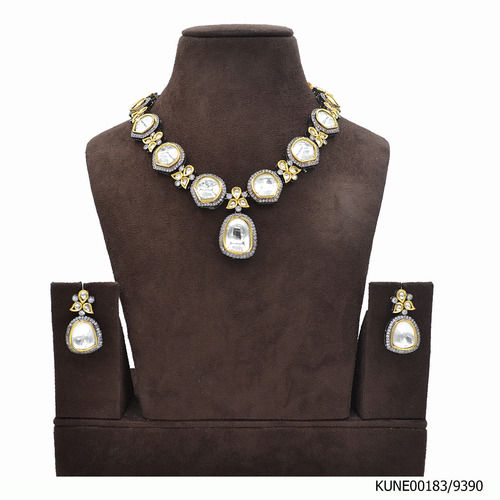 Emerald NX Kundan Necklace Set