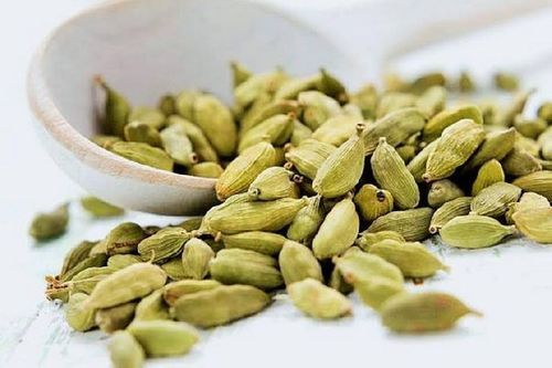 Gluten Free Rich In Taste Good For Health Dried Green Cardamom Grade: Food Grade