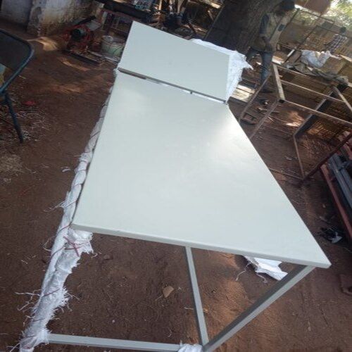 Height Adjustable Type Hospital Manual White Color Plain Examination Table
