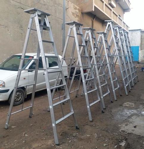 High Load Bearing Capacity Based Aluminium Folding Ladder - 10 Gauge at ...