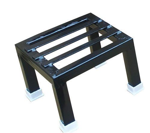 Custom Fine Finish Square Shape Wrought Iron Flower Pot Stand