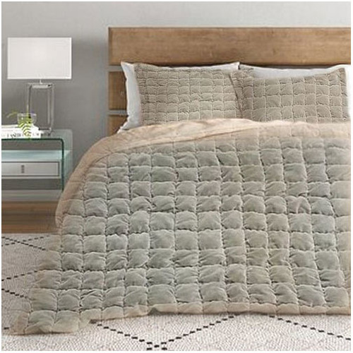 King Size Ivory Box Pattern Velvet Quilt Use: Bedding