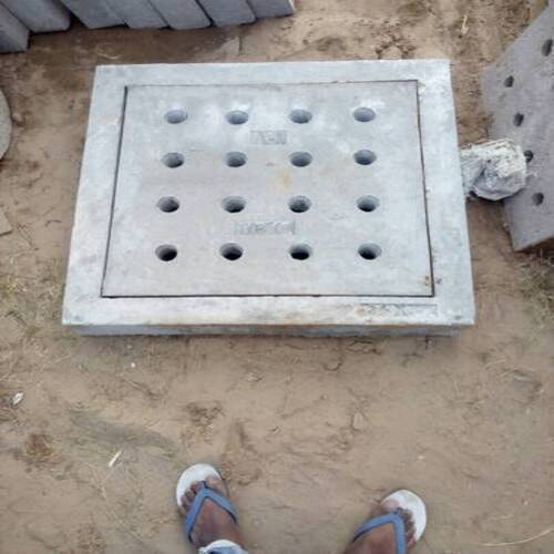 34 By 34 Inch Grey Color And Square Shaped Sfrc Manhole Covers