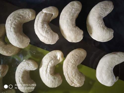 Rich Fat A Grade Cashew Nuts with 6 Months of Shelf Life