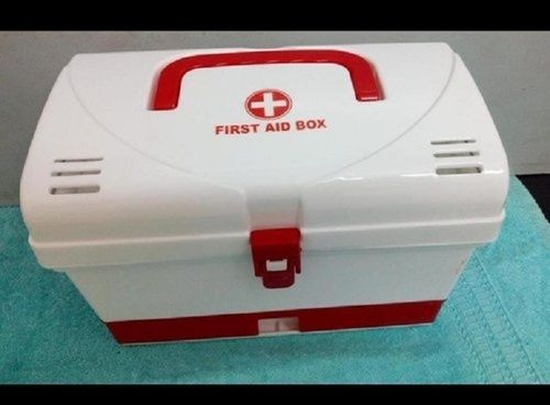 अस्पताल के लिए हैंडल के साथ सफेद रंग का आयताकार प्राथमिक चिकित्सा बॉक्स 