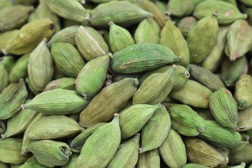 Vitamin B-6 10% Good Quality Healthy Natural Taste Dried Green Cardamom Grade: Food Grade