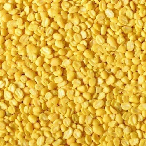 Size 2mm-3mm Easy To Cook Natural Taste Healthy Dried Organic Yellow Moong Dal Packed in Plastic Packet