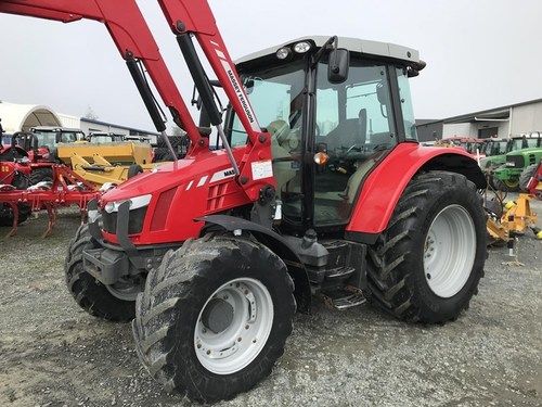 Ergonomically Designed Operator Station And Adjustable Front Axle Red Massey Ferguson Farm Tractor For Industrial Uses