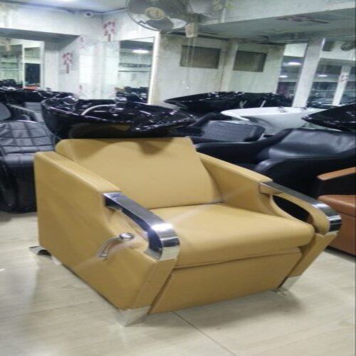 Fine 360 Degree Rotation Enabled Modern Appearance Light Brown Color Professiaon Saloon Single Seater Shampoo Chair