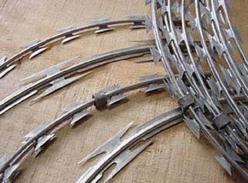 Iron High Tensile Strength Anti Corrosive And Corrosion Resistance Silver Color High Performance Galvanized Concertina Wire
