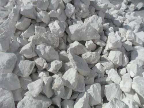 613 Degree C Melting Point White Burnt Lime Lumps For Industrial Application: Waste Water Treatment