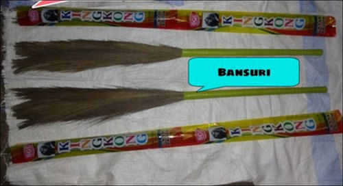 Green Long Bansuri Pipe Broom For Cleaning