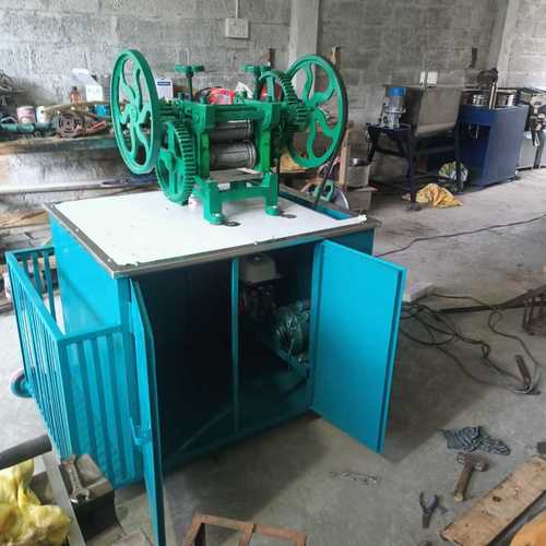 Table Top Design Heavy Duty Semi Automatic Sugarcane Juice Machine For Commercial Purposes