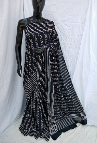 समर ब्लैक एंड व्हाइट पार्टी वियर स्किन फ्रेंडली लेडीज़ हैंड ब्लॉक प्रिंटेड सॉफ्ट मलमल कॉटन साड़ी प्रिंटेड ब्लाउज पीस के साथ