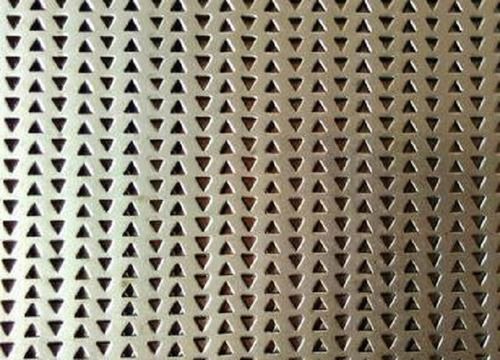  धात्विक रंग जंग प्रतिरोध आयताकार आकार त्रिभुज छेद पॉलिश धातु छिद्रित चादरें, 5 मिमी -10 मिमी मोटाई 