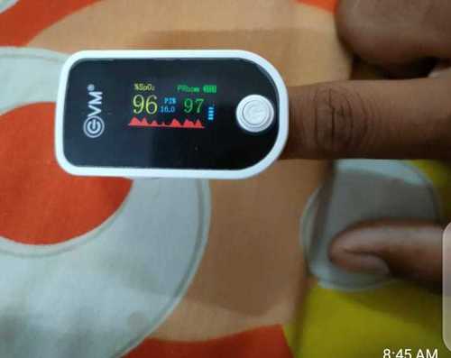 White And Black Portable Vm Fingertip Pulse Oximeter