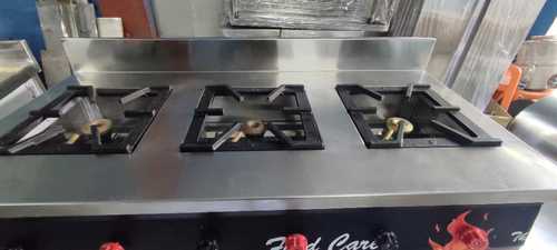 16 Gauge Thickness Stainless Steel Three Burner Gas Range Dimension : 48*24*34 Inch Interior Coating: Jindal Silver