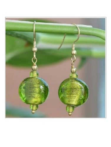 Attractive Design Daily Wear And Polished Finish Round Shape Green Color Earring