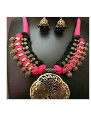 महिलाओं का फैंसी परफेक्ट शेप और आकर्षक डिज़ाइन ऑक्सीडाइज़्ड सिल्वर थ्रेड नेकलेस सेट