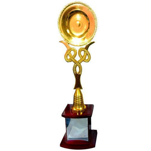 Wooden Base Golden Brass Memento With 2-3Inch Length And 10-12Inch Height