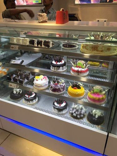Wholesale Stainless Steel Bakery Cake Display Counter Pastry Dessert  Showcase Chiller - China Flat Glass Door Cake Display and Supermarket  Bakery Display price | Made-in-China.com