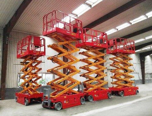 Steel Working Height 10 Feet Four Wheel Type Mini Mobile Scissor Lift (Capacity 3 Ton)