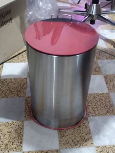 Stainless Steel Round Silver And Red Paddle Dustbin With 13 ltr Capacity