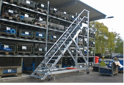 Slip Resistance Aluminum Mobile Trolley Ladder With 2 Braked Guiding Castors