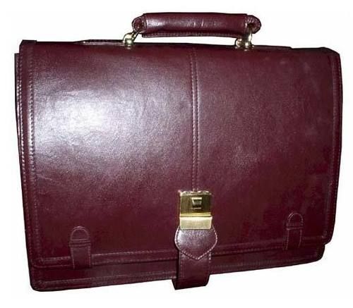Spacious And Light Weight Plain Design Maroon Color Mens Leather Bag For Official Uses