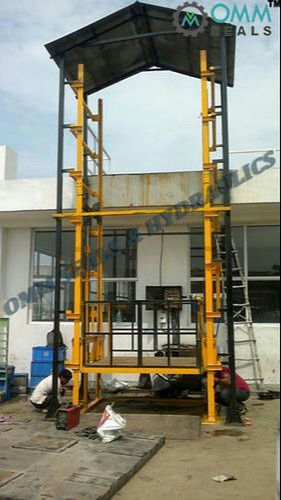 Durable Color Coated Mild Steel Double Mast Hydraulic Stacker (Lifting Capacity Upto 3 Ton)