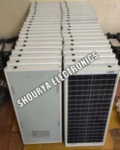 IP66 और 220 वैक शौर्य मेटल ऑल इन वन सोलर स्ट्रीट लाइट कूल व्हाइट लाइटिंग कलर के साथ