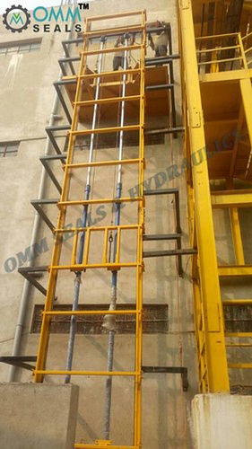 Mild Steel Industrial Independent Structure Type Hydraulic Goods Lift (Ishgl-01) Load Capacity: 1-2 Ton Tonne